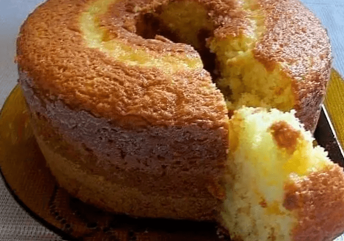Bolo de Laranja Simples: O Abraço Cítrico de sua amiga.